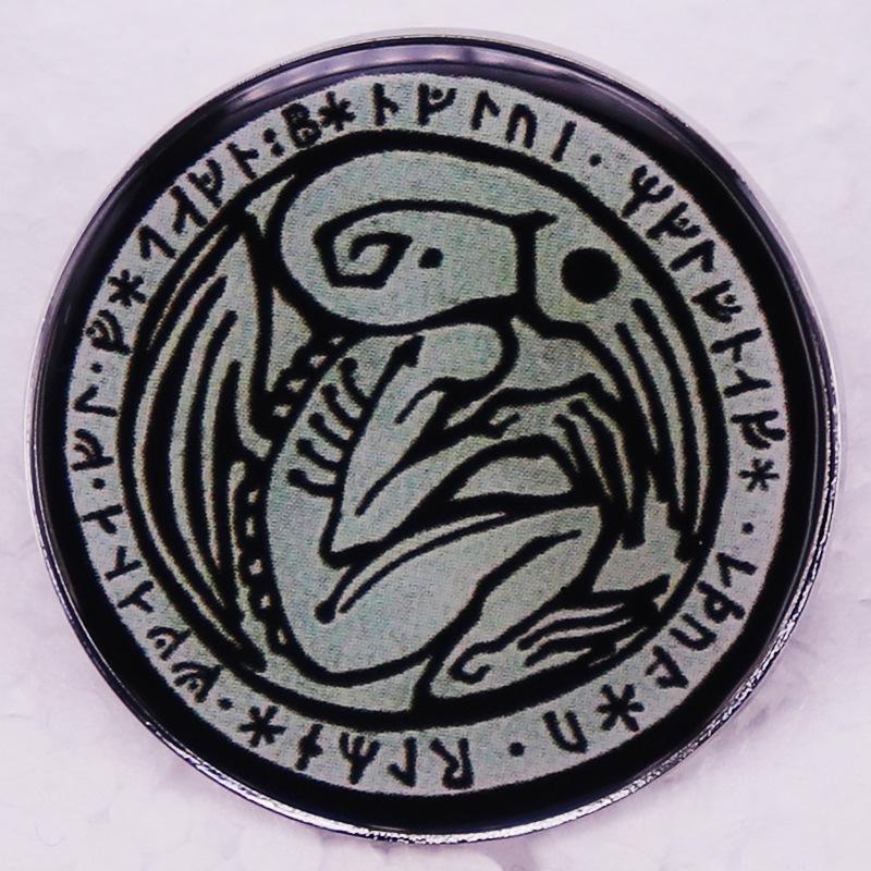 Cthulhu Horror Novel Brooch Emblem