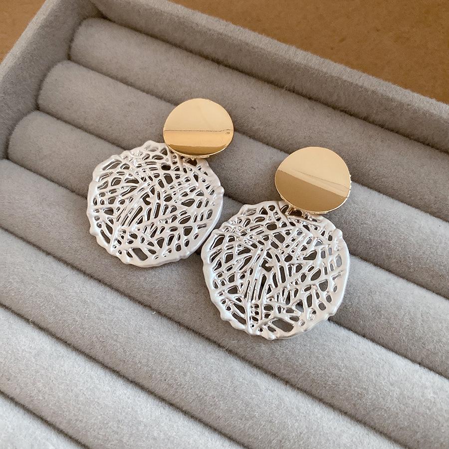 

European and American silver needle love hollow pendant earrings retro fashion simple earrings light luxury high-end earrings women