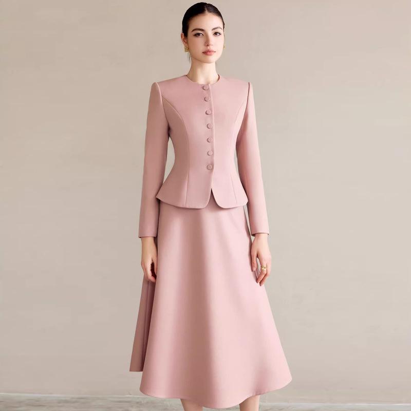 2025 Spring Collection: Elegant Pink Two-Piece Suit for Professional Wear