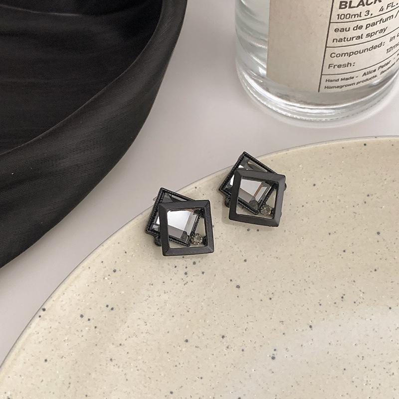 Fashionable And Creative Simple Geometric Inlaid Zircon Earrings Neutral And Cool Black Personalized Daily Party Jewelry Gifts