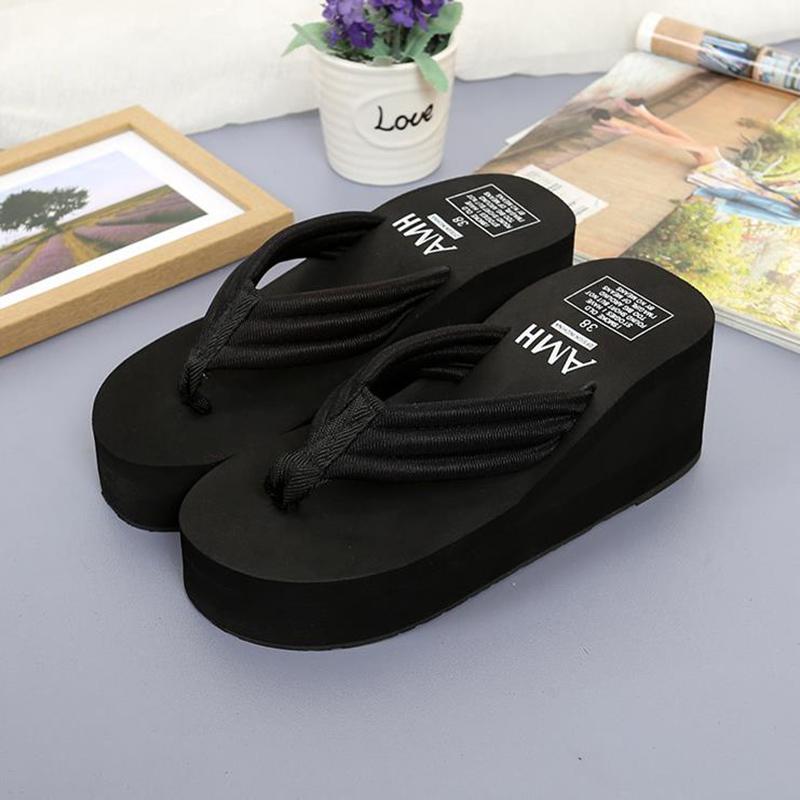 Mode 2024 Neue Hausschuhe Damen Sommermode Mode High Heel Plateauschuhe Dicke Unterseite Rutschfeste Strand Damen Flip-Flops