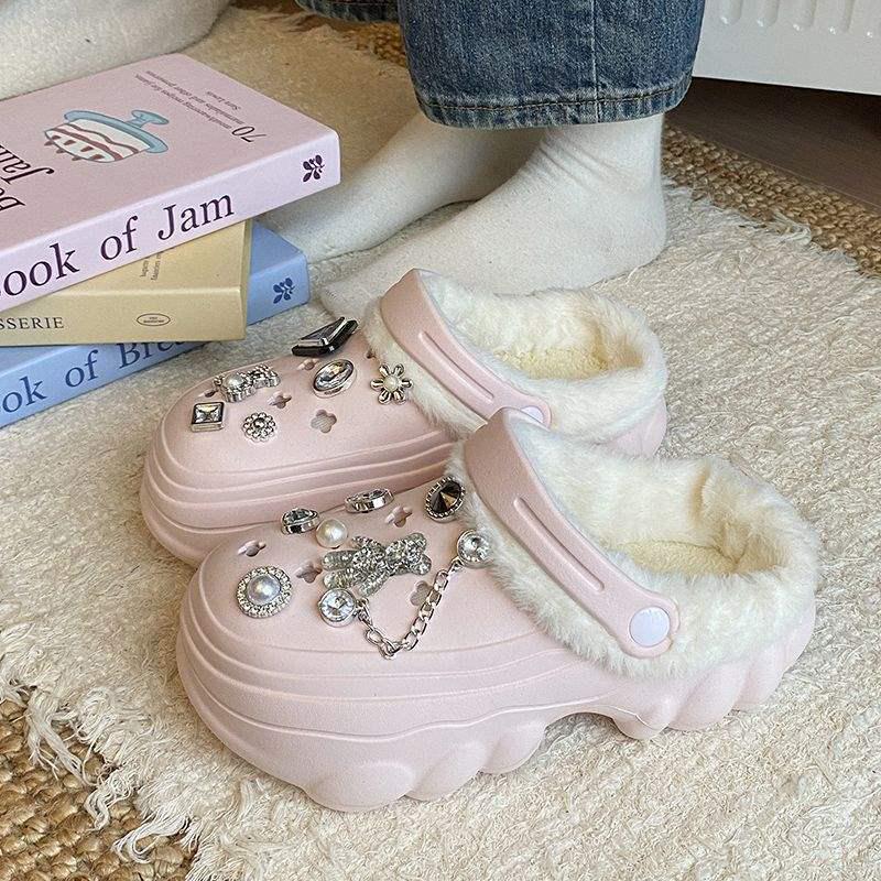 Herren- und Damen-Plüschpantoffeln für den Winter 2024: Fellige, dicksohlige, höhenverstärkende Clogs für den Außenbereich