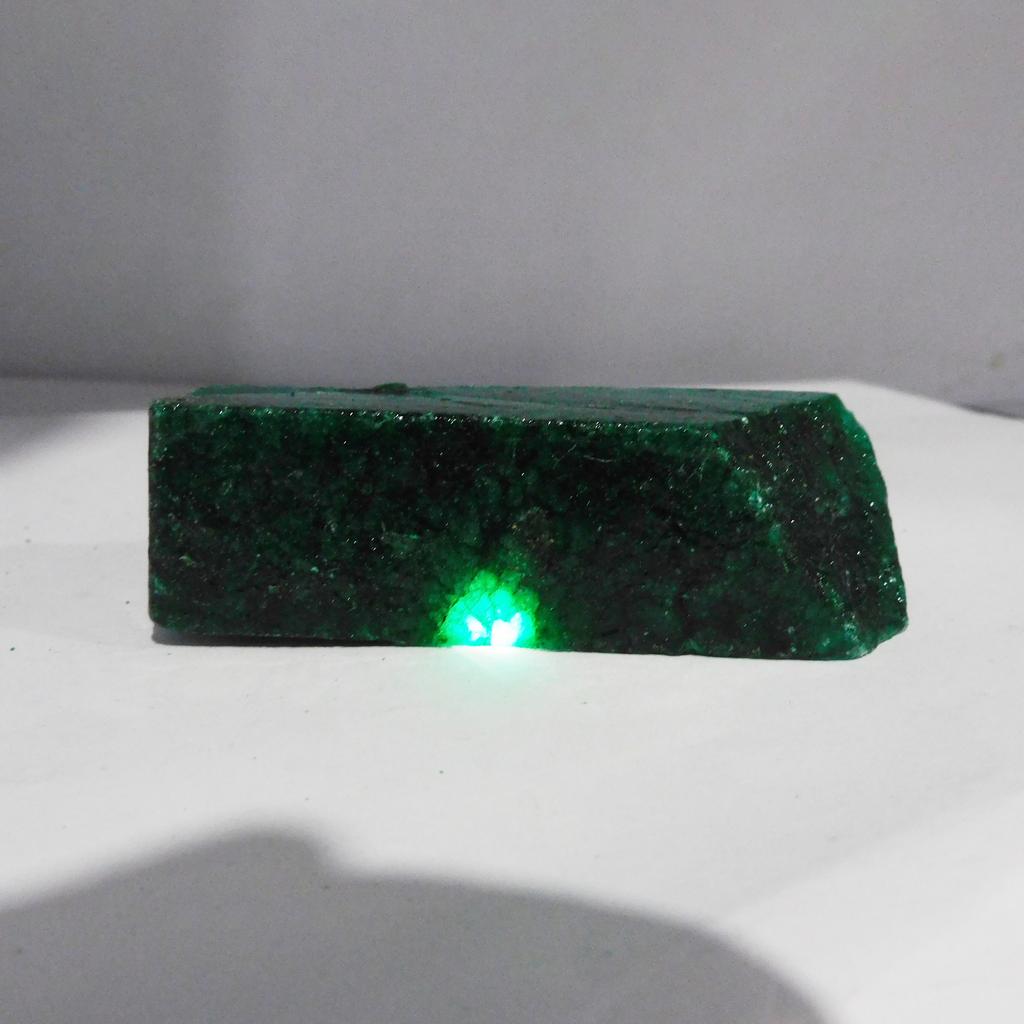 Natural Green Emerald Loose Gemstone 485.70 ct Dyed Rough for Lapidary and Gem Collections