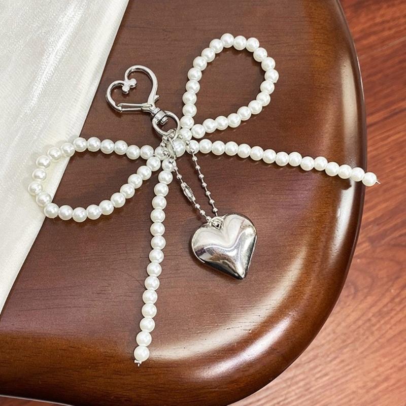 Elegant Keychain with Heart Pendant Fashionable and Practical Bead Bowknot Keyring Key Charm for Bag Decoration