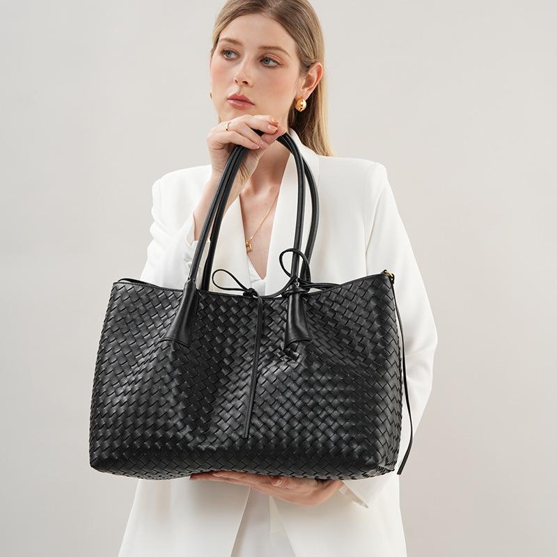 Portable Handmade Cowhide Woven Bag Niche Versatile Style Underarm Casual Fashion Large Capacity Shoulder Tote Bag