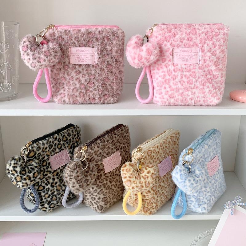 Winter Vintage Hand-held Plush Leopard-print Makeup Bag for Girls, Portable Skincare Storage Bag for Students, Small-sized Toiletry Bag for Students