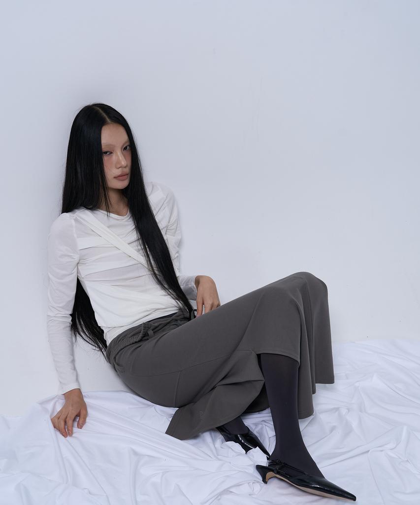 ZIZEMUSEUM Twist Drape Long Sleeve Top (White)
