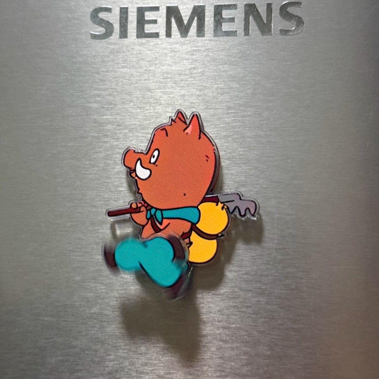 

Лангланг Маунтин Маленький Монстр Вращающийся Акриловый Магнит на Холодильник: Украшение Дух Свиньи и Жабы. Rotating Fridge Magnet