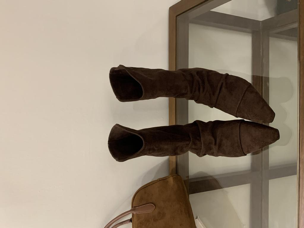 2025 new pointed soft bottom stacked pleated short thick heel hundred tower fashion Martin fashion women's short boots