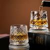 2026 Neue Whiskygläser Drehendes Whiskyglas mit Glasboden 360 Grad drehbar Kristall Rumglas für Cocktailparty Trinken