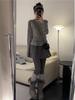 Winter 2025 Slim-Fit Graues Top & Bodycon Rock Set: Stilvoll, lässig, warm und trendig.