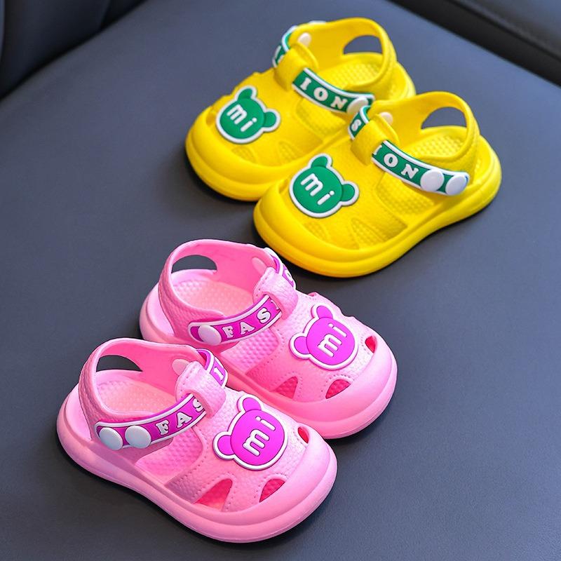 Children's New Summer Style Cartoon Closed-Toe Hole Sandals, Infant Anti-Slip Soft-Soled Sandals/Slippers for Toddlers and Young Children.