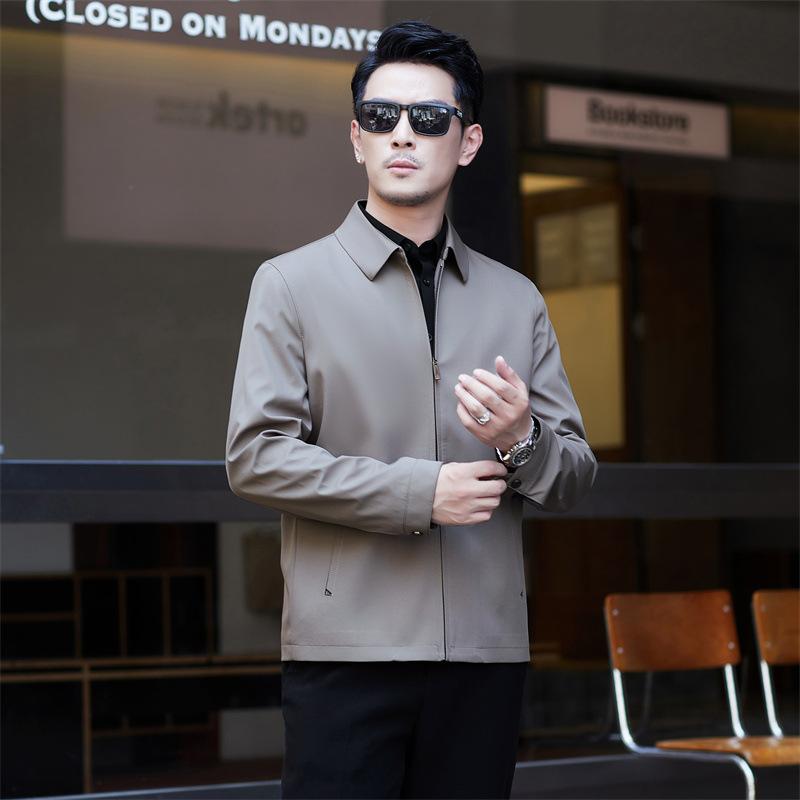 

Среднего возраста куртка высокого класса мужская однотонная с лацканами, не требующая глажки, деловая повседневная простая верхняя одежда на осень выглядит молодежно и изящно 170