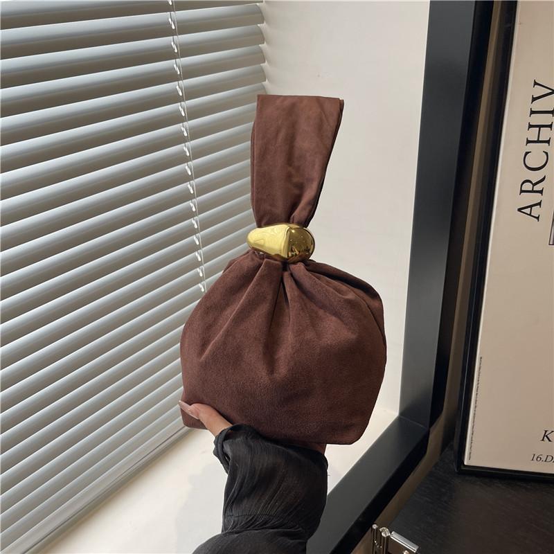 Niche design bag women's new trendy autumn and winter high-end sense retro popular hand bag bucket bag