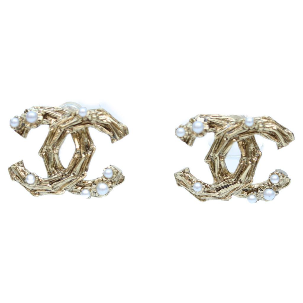 CHANEL 14P Gold Plated Pearl CC Logos Earring earring goldUsed