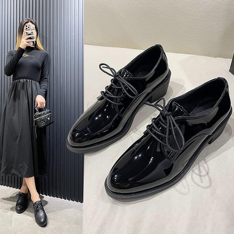 

Foreign trade large size flat-soled single shoes women s pointed head casual fashion bow shallow mouth thick heel bright leather small leather shoes 35