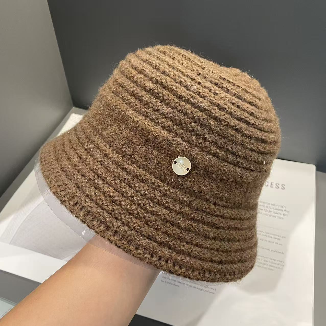 

Повседневная вязаная шапка-рыбачка в корейском стиле для женщин, универсальная осенне-зимняя ветрозащитная шерстяная шляпа-ведро каштанового цвета M（56-58cm）