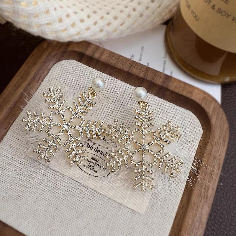 1Pair New Trend Element Earrings Temperament Senior Zircon Pearl Snowflake Earrings Princess Wind Stud Earrings Xmas