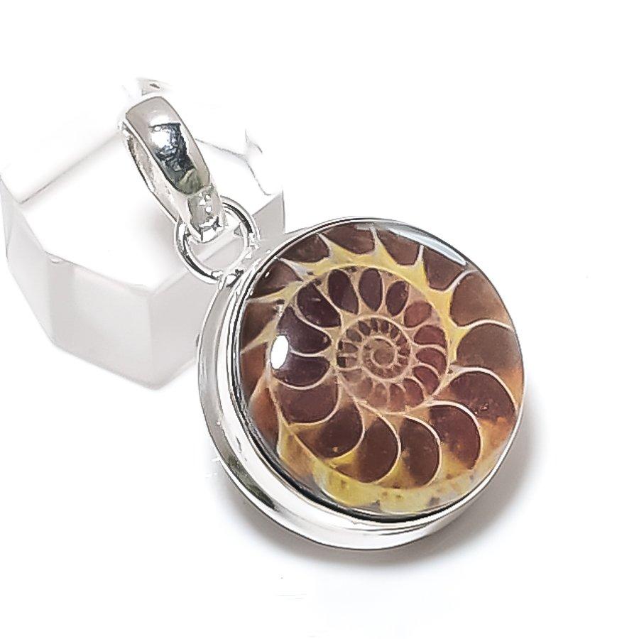 

Натуральный ископаемый аммонит драгоценный камень 925 стерлинговое серебро ювелирный кулон 1,58 r9R49