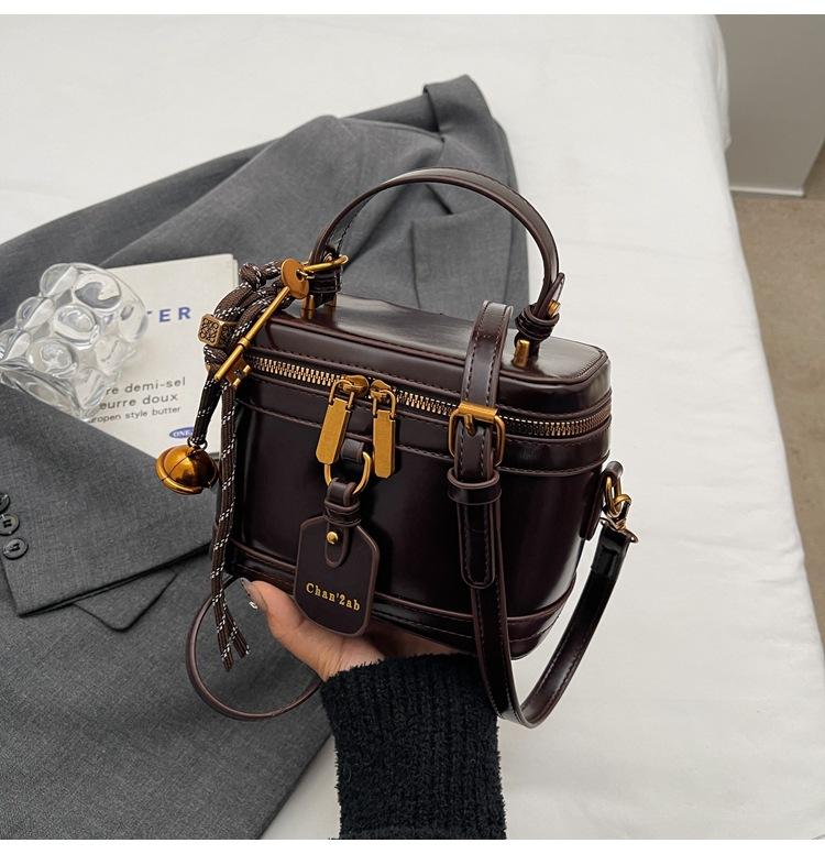 Autumn and Winter Retro Portable Small Square Bag Box Bag Fashion Shoulder Crossbody Niche Commuter Women's Bag Versatile
