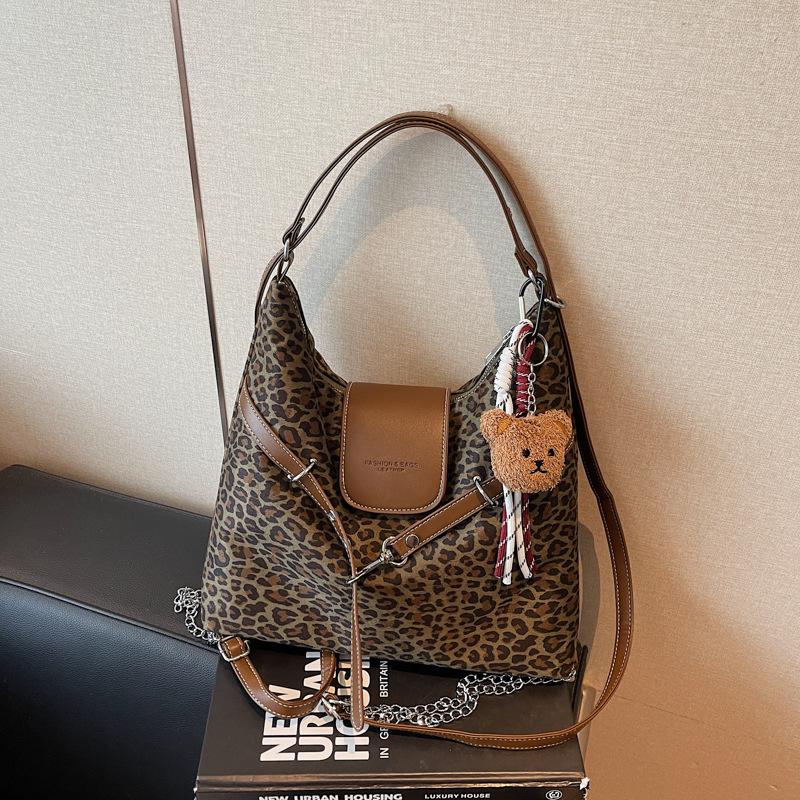 Fashion leopard print large capacity shoulder bag women's new versatile casual backpack commuting