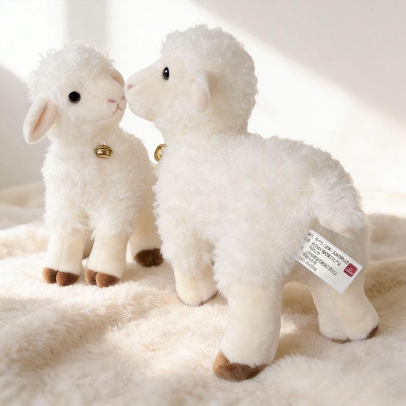 Cagnolino Bianco Docile Peluche di Agnello Giocattoli di Peluche Realistici Pecora con Campanellino Bambole di Peluche Giocattoli per Bambini Regali di Compleanno per Bambini Decorazioni per la Casa