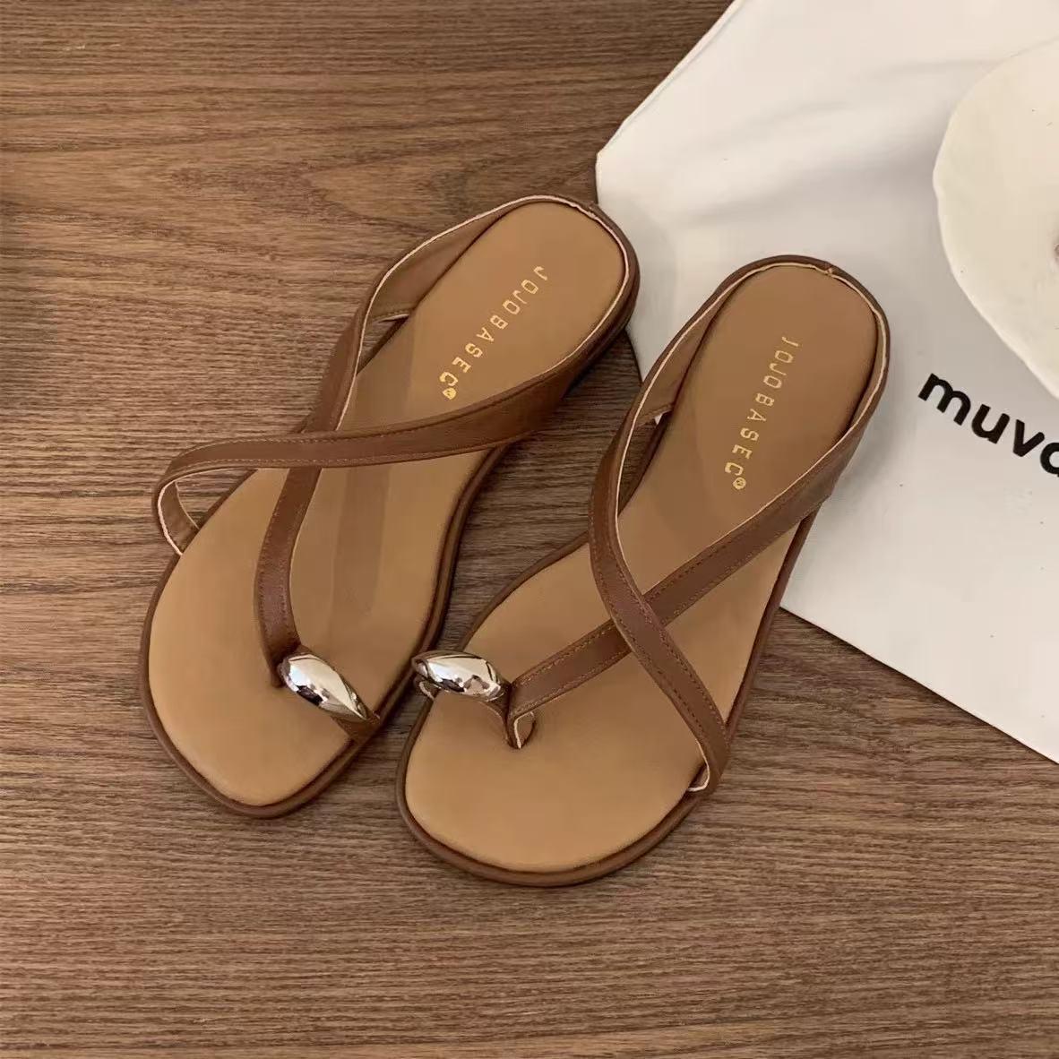 

Set of toe slippers for women to wear summer new French fairy style sandals with skirts for vacation beach flat bottom beautiful sandals 40 коричневый