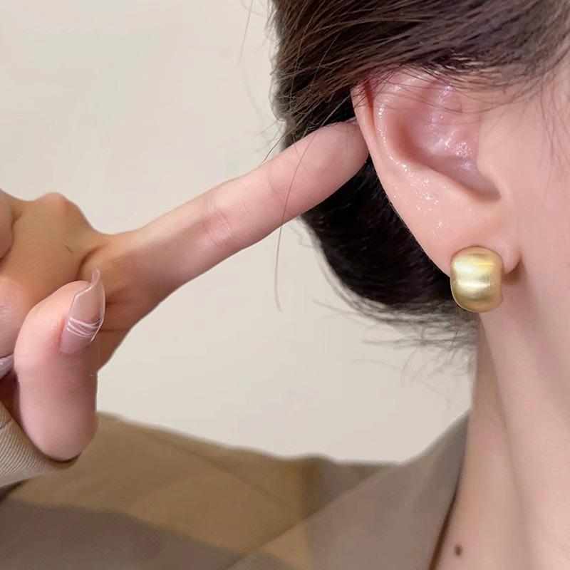 Elegante hochwertige Zirkonia-Ohrringe mit 925er Silberstiften - Damen-Leichtluxusschmuck für Frühling und Sommer