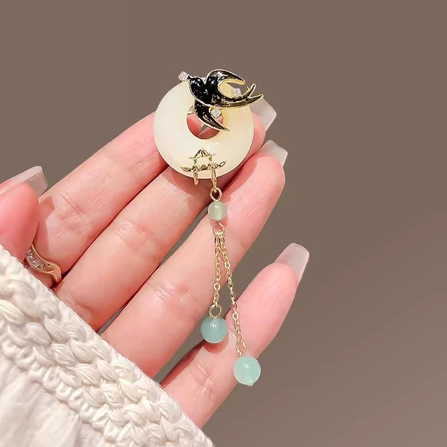 Swallow Peace Pendant Tassel Brooch, High-end Women's Luxurious and Elegant Brooch, Ancient-style Corsage