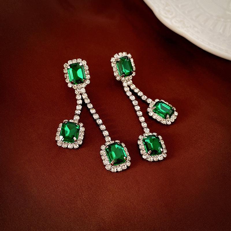 "High-End Luxury Drop Necklace and Earrings Set - European and American Niche Versatile Jewelry"