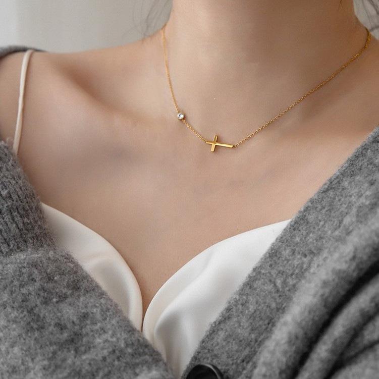Elegant Titanium Steel Clavicle Chain: Delicate Fade, Light Shine, Unique Design