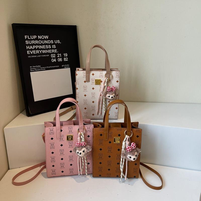 Today's popular bags are women's new high-end commuting versatile messenger bags, portable boxes, bucket bags.