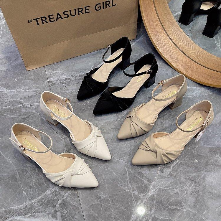 Damen High Heels neue koreanische Version dicker Absatz spitz plissiert Einzelne Schuhe Ein-Knopf Mode Sandalen