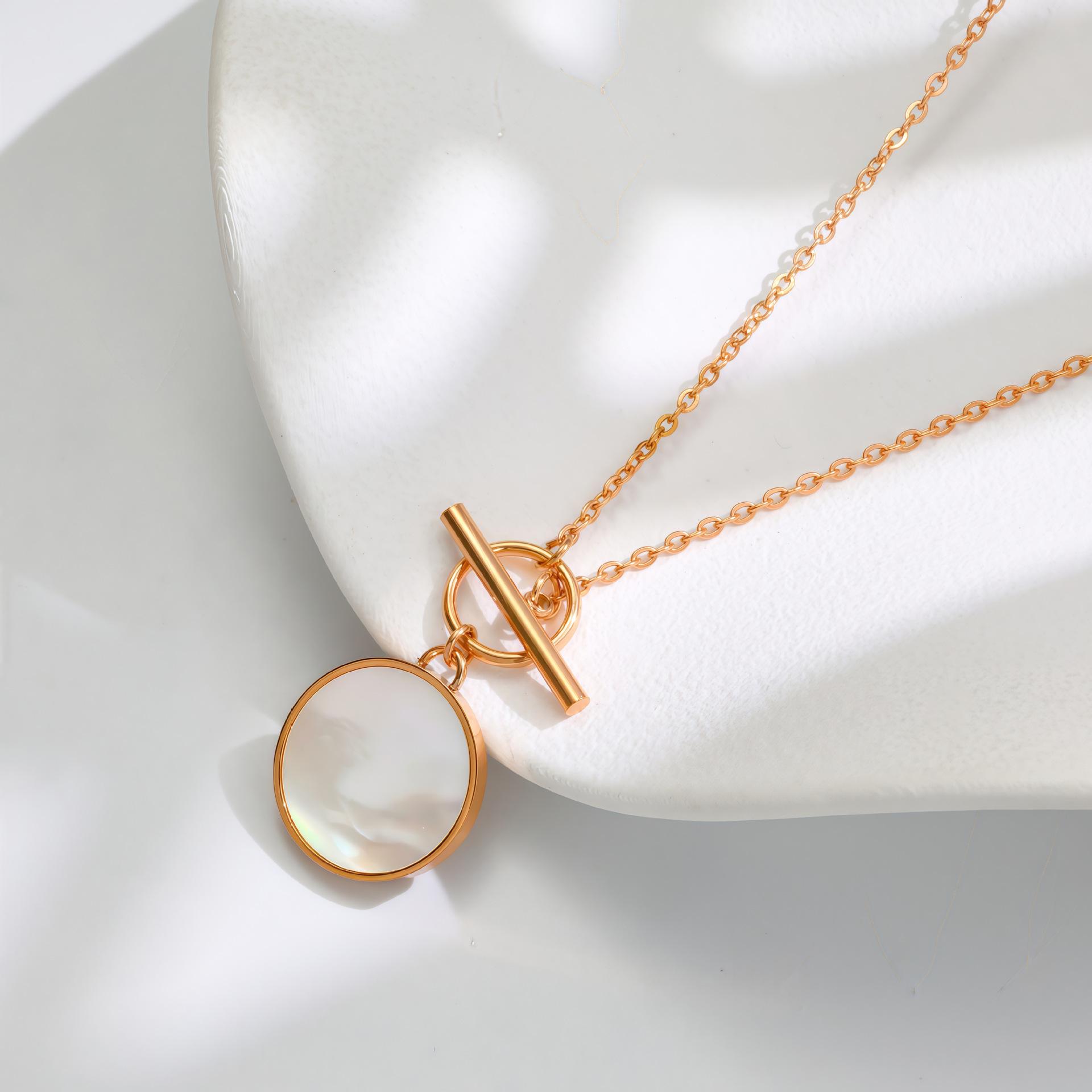 Temperament Elegant Pendant Necklace Titanium Steel Rose Gold White Fritillary Pendant Necklace Color Retention Necklace Gift