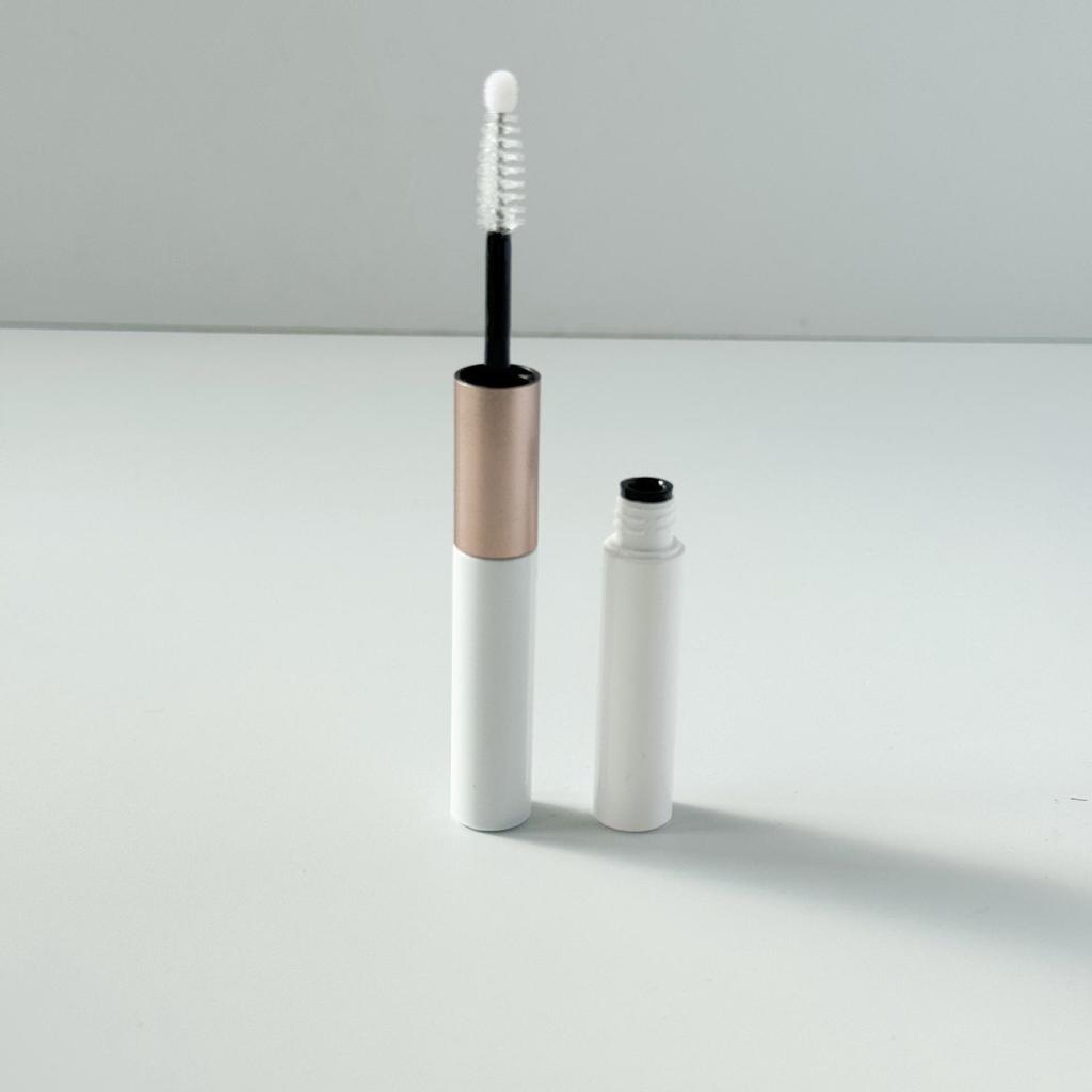 Dual-Ended Eyelash Glue & Remover: Instant Stick, Fast-Dissolving, Lash-Safe, Beginner-Friendly.