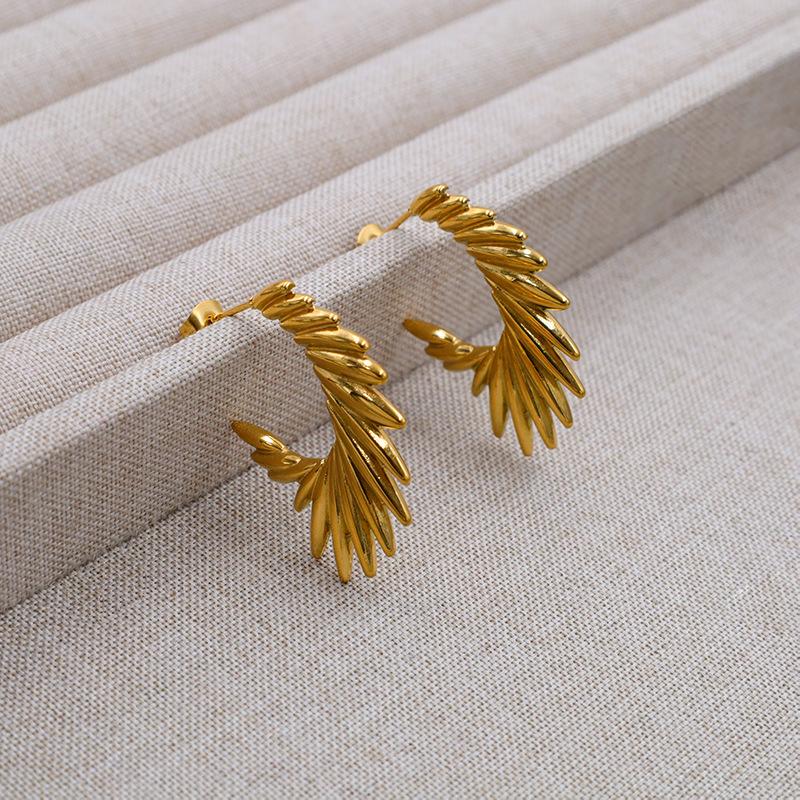 Personality Exaggerated Feather Wings Girls Earrings Fashionable Retro, Plated 18K Real Gold Titanium Steel Earrings