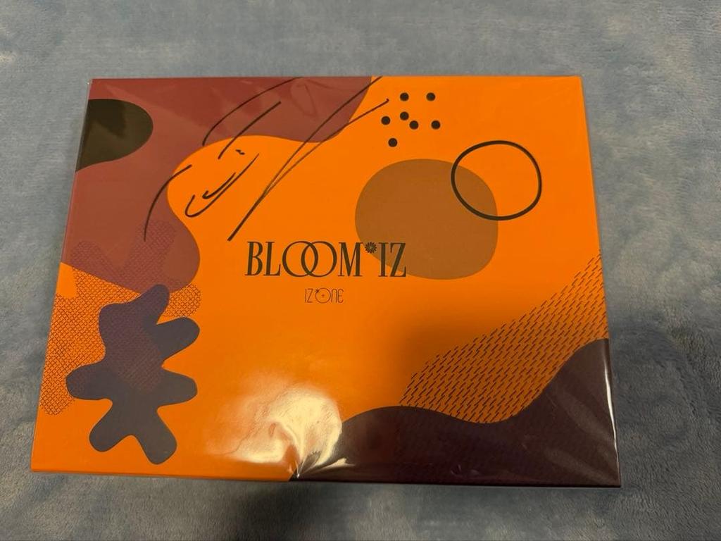 [USED] IZ*ONE BLOOM*IZ Sakura Autographed