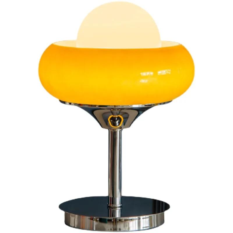 Moderne minimalistische Schlafzimmer Nachttischlampe aus Glas Luo Nordic Color Egg Tart Dekorativer Showroom Art Table