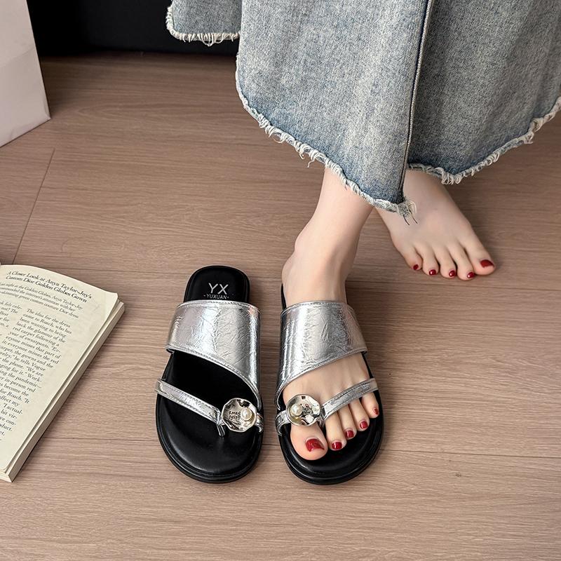 Fashion 2025 New Summer Shoes Women Flat Soft Sole Luxury Outdoor Beach Flip Flops Sandals Trend Metal Elegant Ladies Slides Shoes