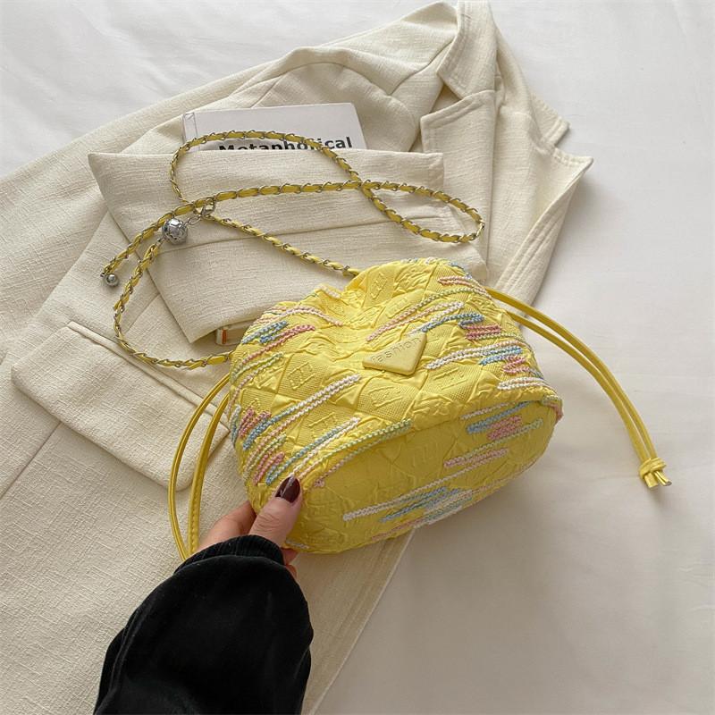 Chic Minimalist Summer Bucket Bag With Durable Canvas For Fashionable Outings