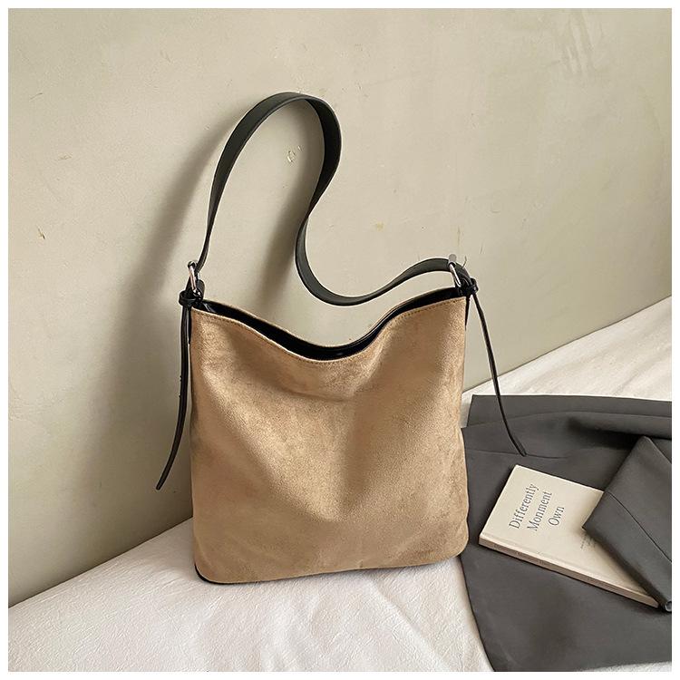 

Осенняя ретро сумка подмышку женская 2025 новая большая вместительная сумка-тоут на одно плечо мессенджер для работы женская