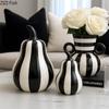 Svartvita randiga äpplen/päron Keramikstaty Bordsdekoration Minimalistisk Fruktskulptur Prydnader Rum Estetisk Dekor