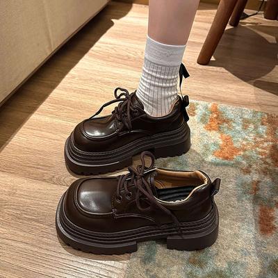 Zapatos mocasines retro de cordones estilo británico versátiles para mujer, novedad primavera y otoño 2025, tacón grueso, suela gruesa, elevadores, zapatos de cuero pequeños marrones