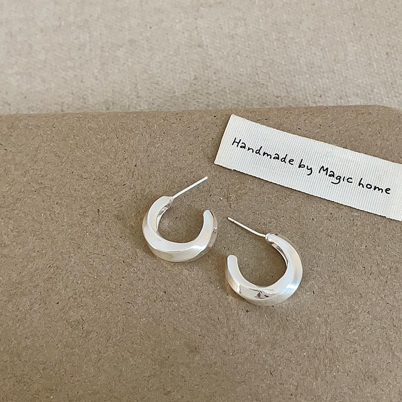 

Нишевые серьги-кольца C-образной формы с плетением: Трендовые, Универсальные Аксессуары для Женщин