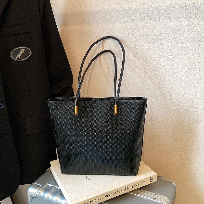 Retro Bag Women's Large-capacity 2025 New Autumn and Winter Versatile Shoulder Bag Is Popular This Year, Textured Commuter Tote Bag