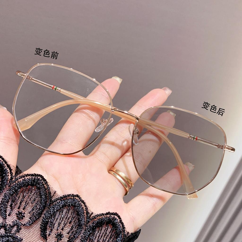 Photochromic Myopia Glasses Golden Frame Anti Blue Light Protective Business Flat Light Glasses Large Frame Lens -0.5 -0.75 -1.25