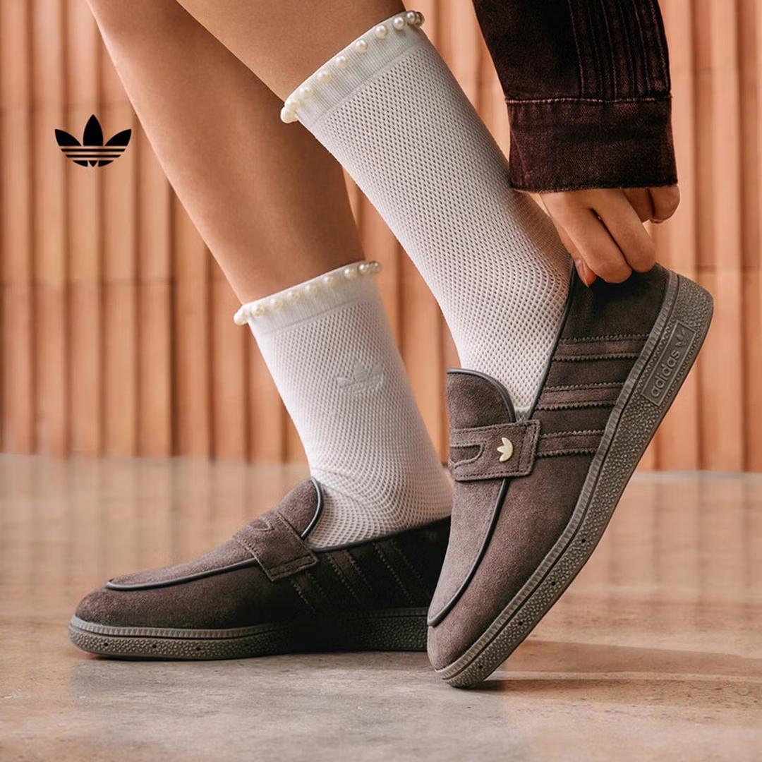 Adidas HANDBALL SPEZIAL LOAFER - Универсальные повседневные туфли для женщин - Дизайн Adidas с тремя листьями KJ2533 35.5 кофейный