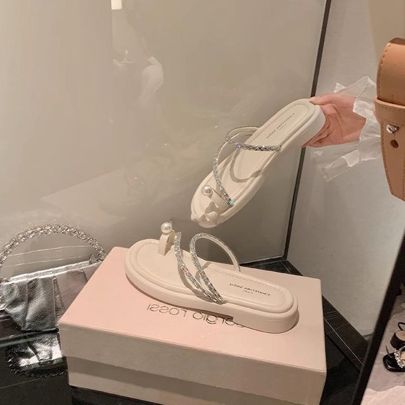 

Su Yinyin wears the same pearl puff pearl toe with casual flat-bottomed beach sandals women s slippers 40