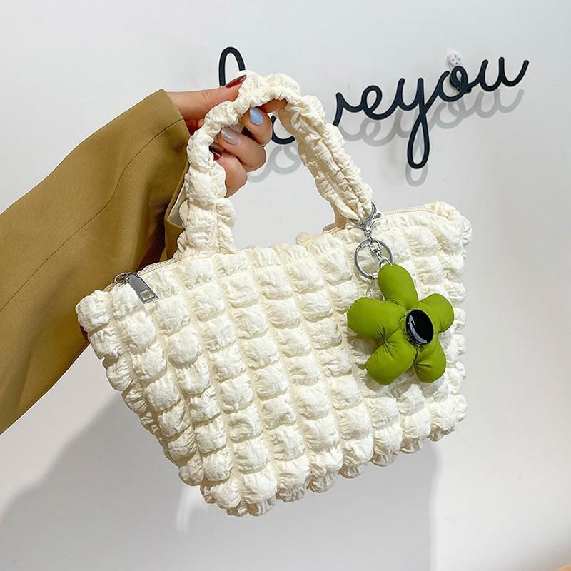 

Small Crowd Seersucker Flower Strap Hanging Pendant Portable Bucket Bag 2023 New Korean Girl Texture One-shoulder Water 30cmx9cmx15cm білий