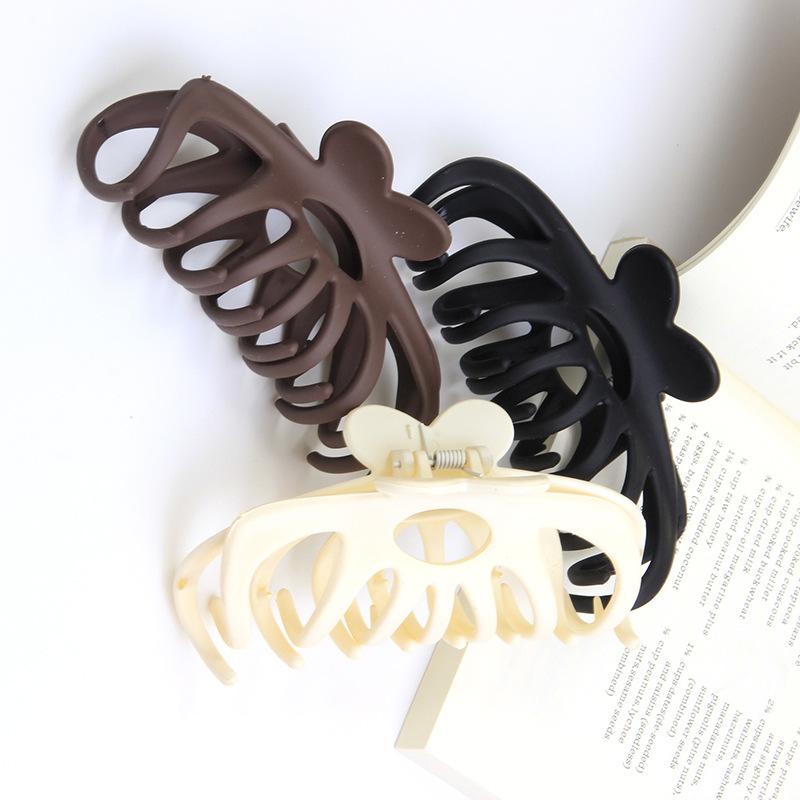 European and American grab clip large frosted solid color hair clip, women's fashionable hair accessory at the back of the head